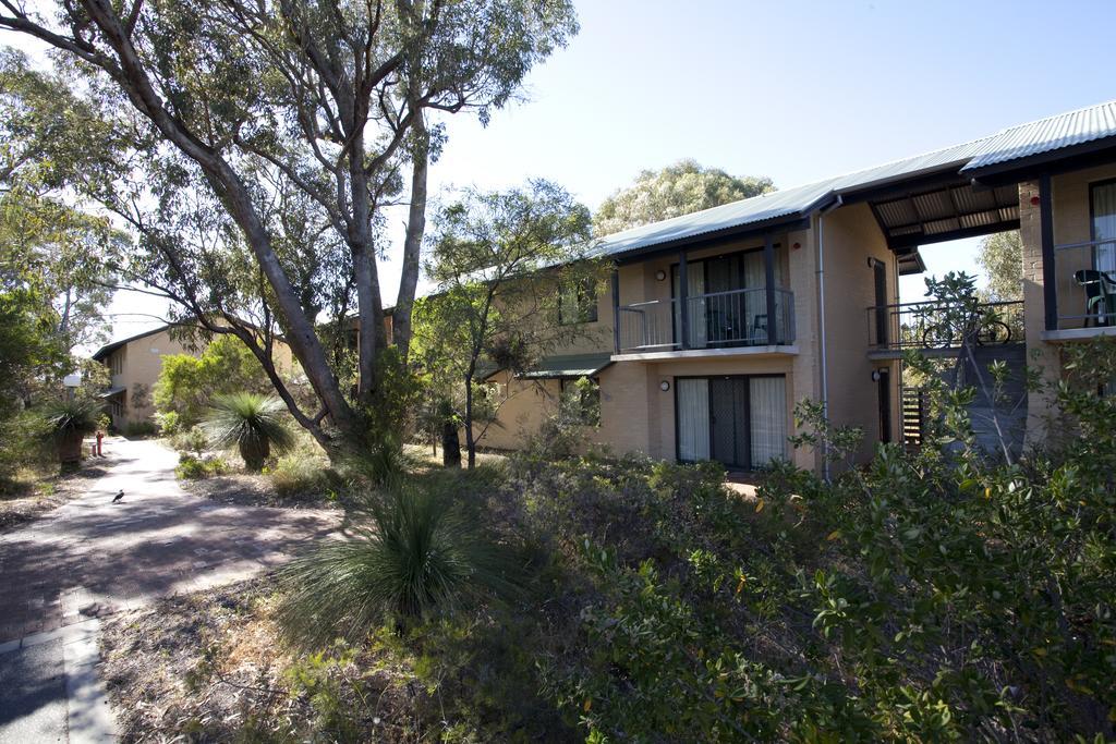 Ecu Joondalup Hostel Пърт Екстериор снимка