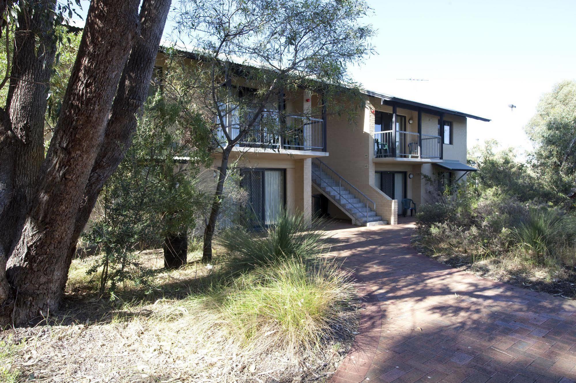 Ecu Joondalup Hostel Пърт Екстериор снимка