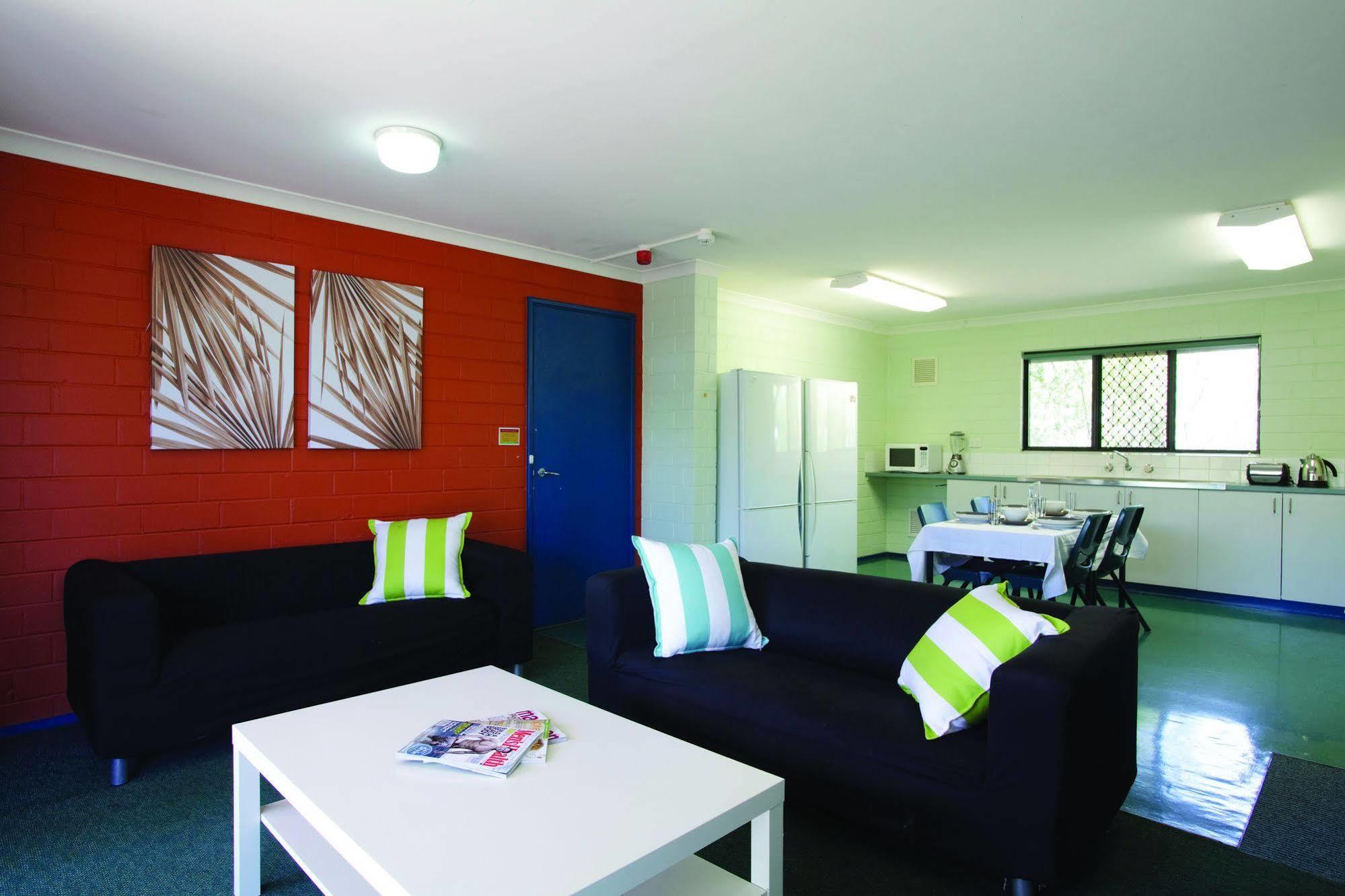 Ecu Joondalup Hostel Пърт Екстериор снимка