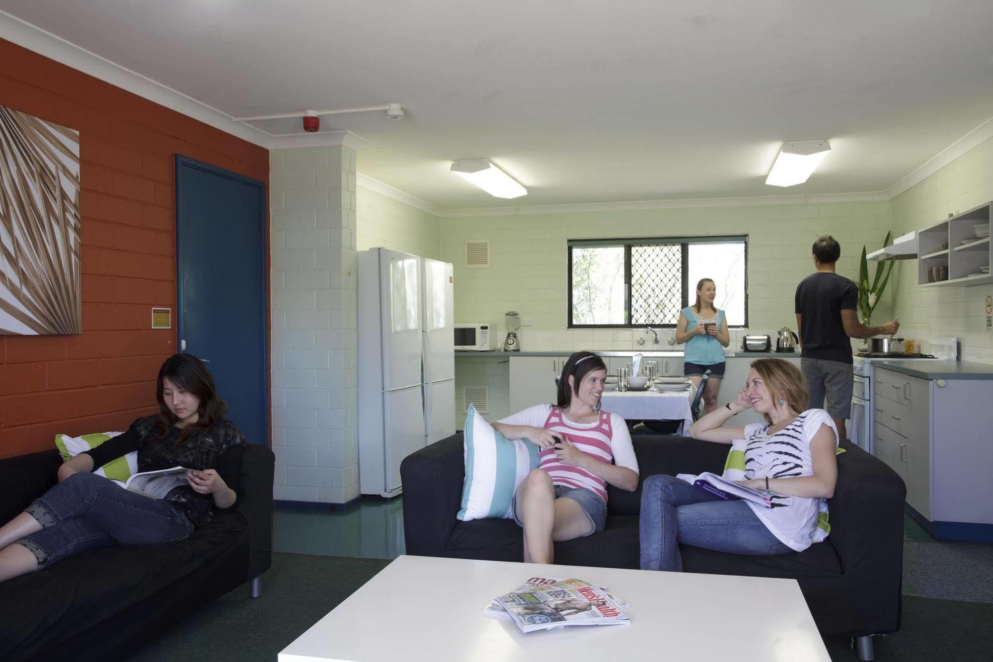 Ecu Joondalup Hostel Пърт Екстериор снимка