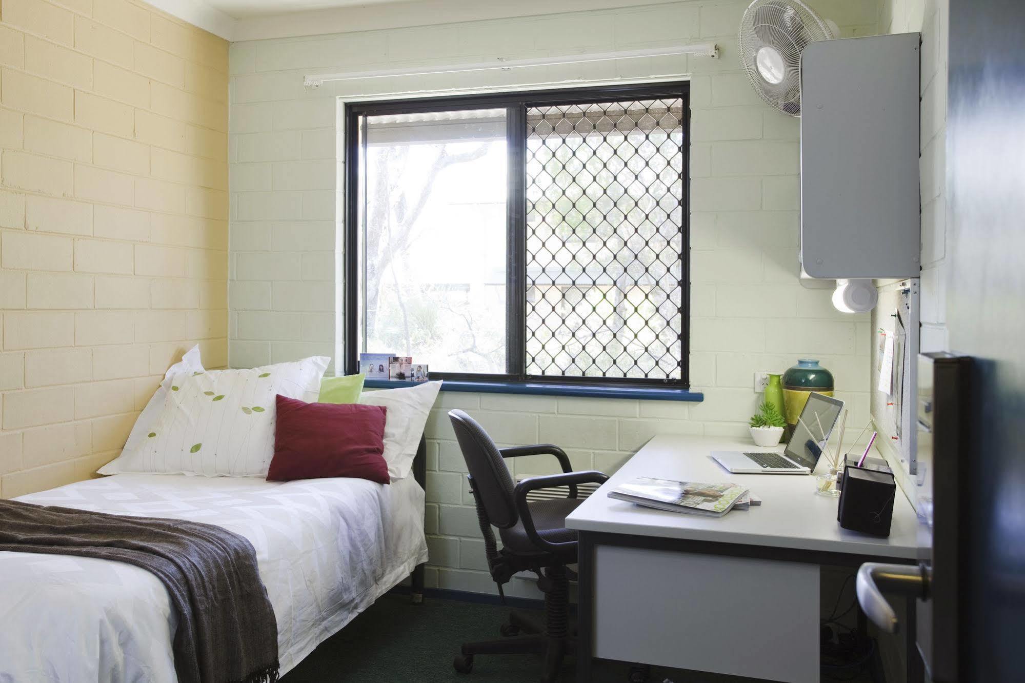 Ecu Joondalup Hostel Пърт Екстериор снимка