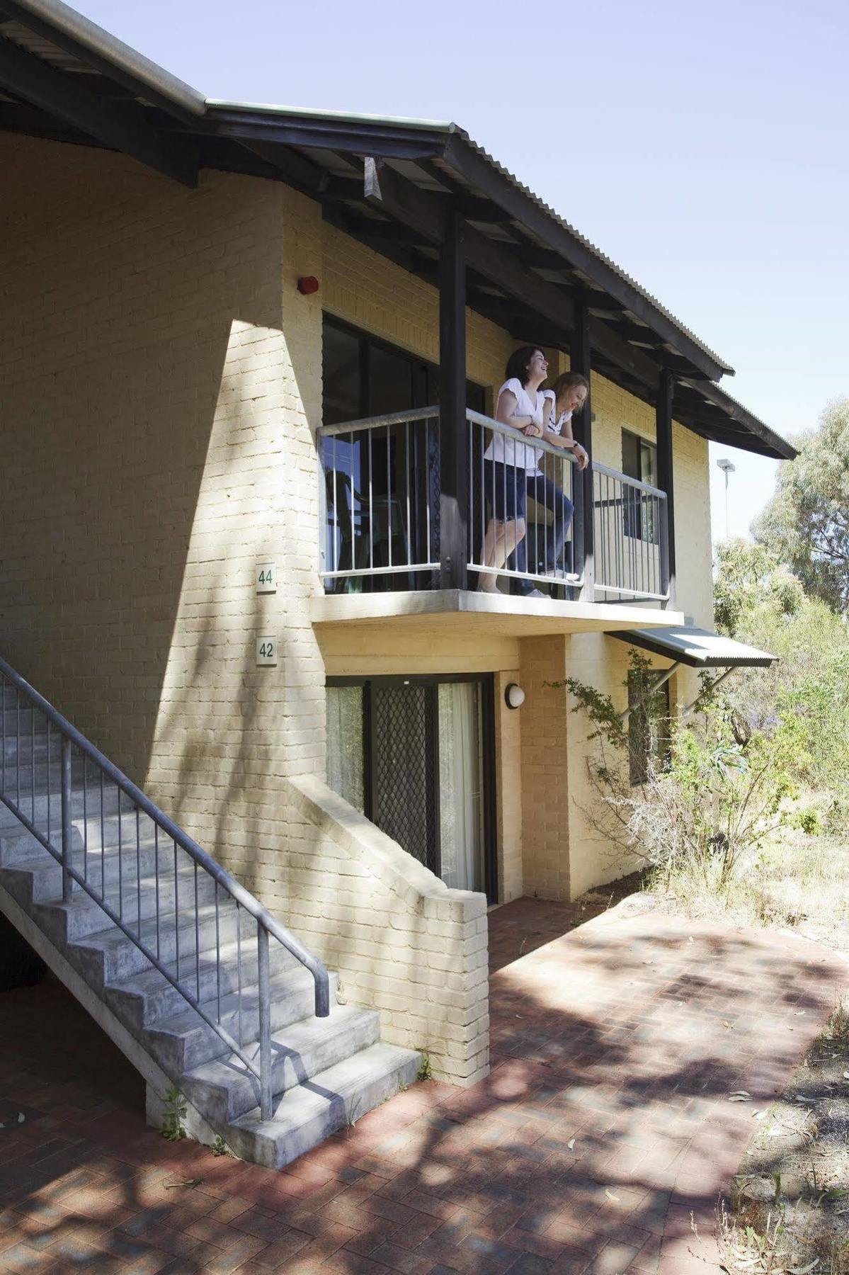 Ecu Joondalup Hostel Пърт Екстериор снимка